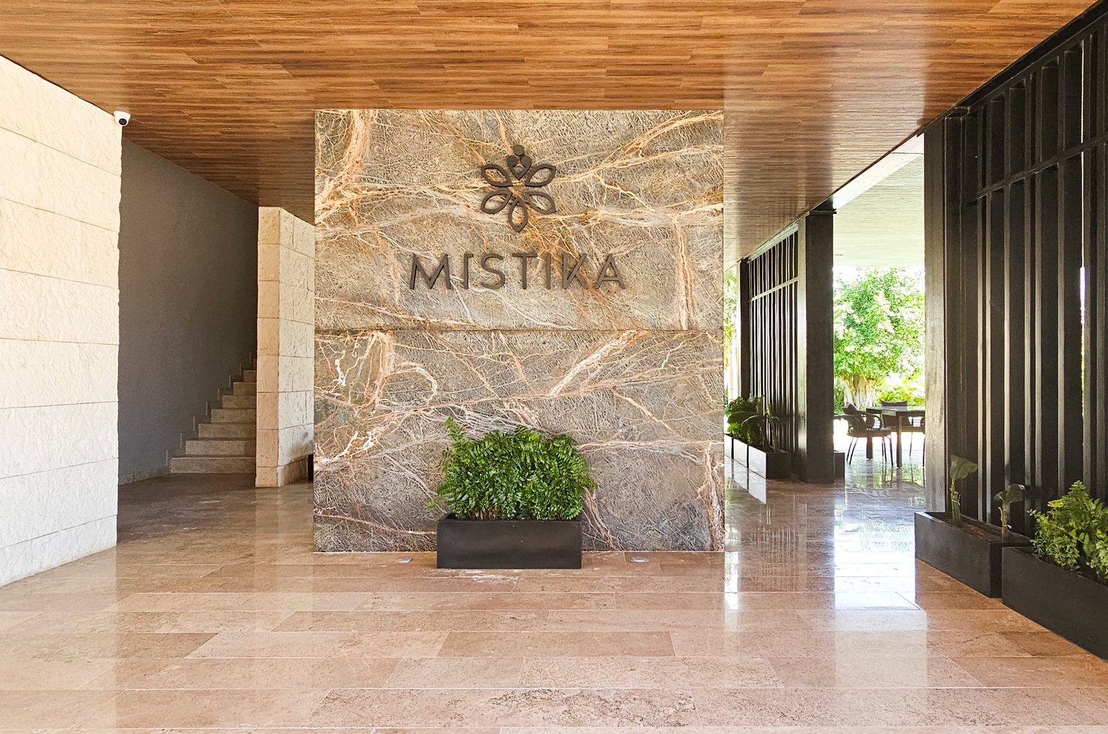 1749-Terreno-en-venta-en-privada-residencial-Mistika-en-la-zona-Country-de-Merida (16).jpg